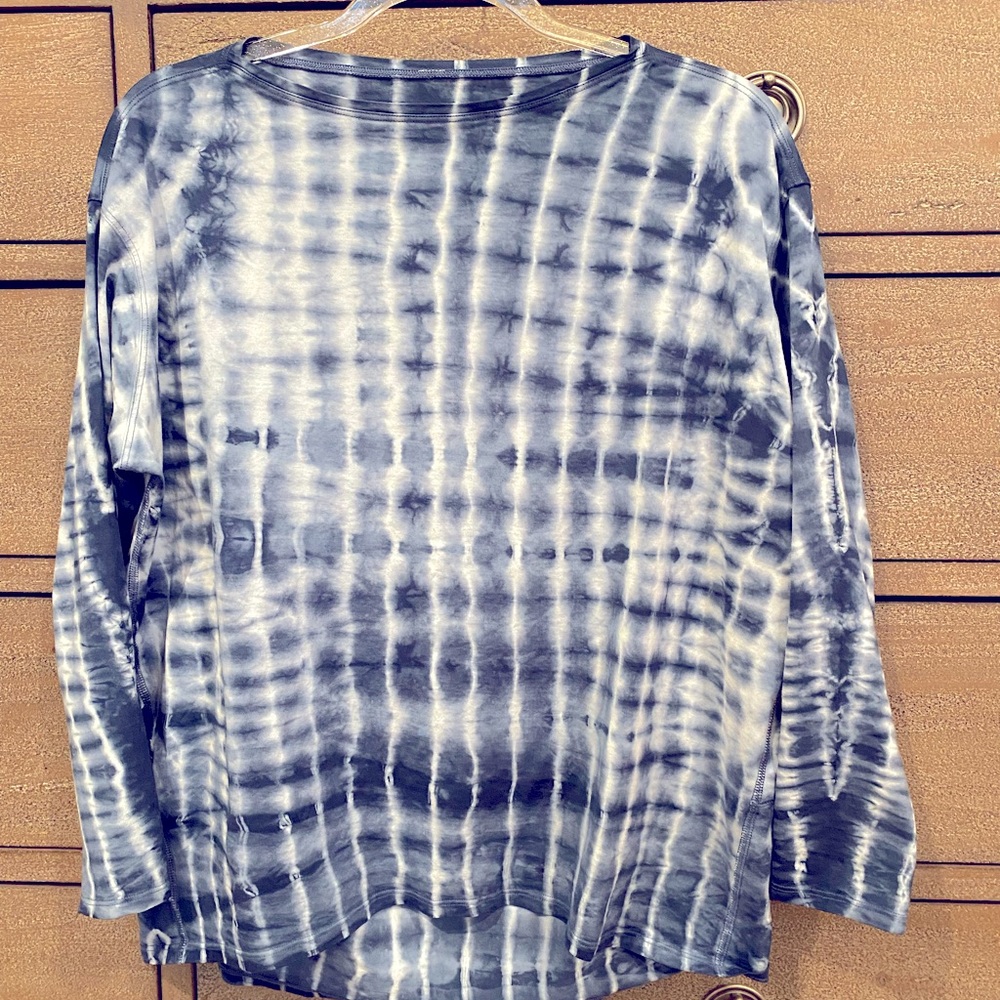 Lululemon Back in Action Long Sleeve Shirt, size 8